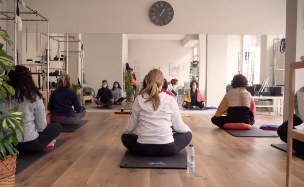 Durante una clase de Yoga