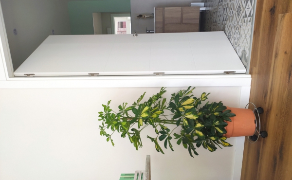 Parte de recepción y entrada a baños