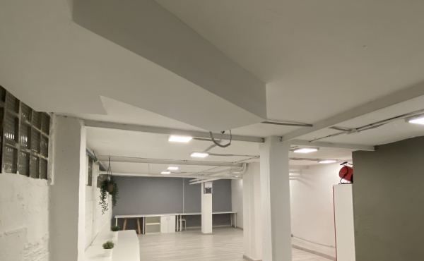 Sala vacía, perfecta para ensayos (teatro, danza, música, circo)
